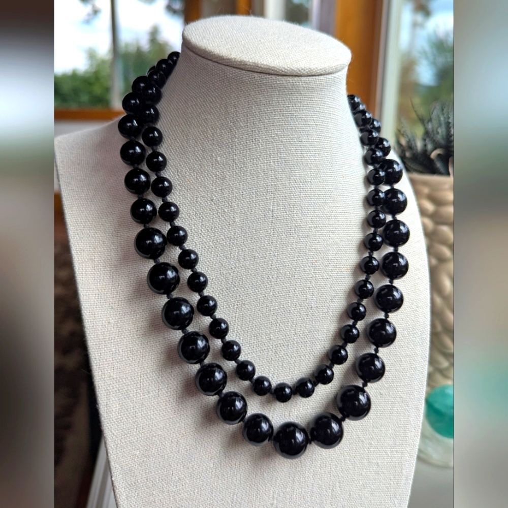 Black Onyx Graduating Pullover Necklace